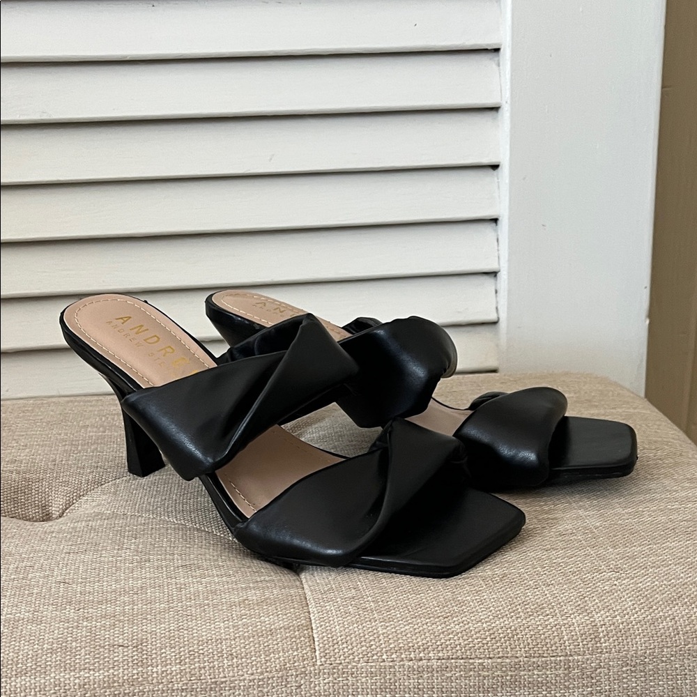 ANDREW Andrew Steven  Black Square type twisted front Heeled Mules